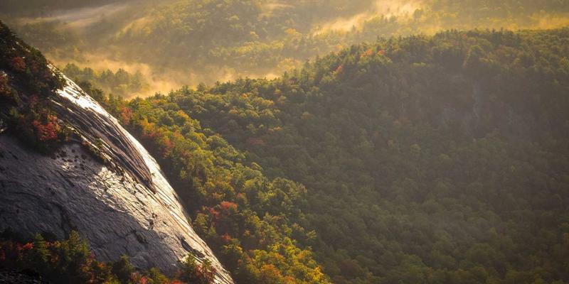 从模具到户外：精密五金如何重塑户外家具的耐久美学
