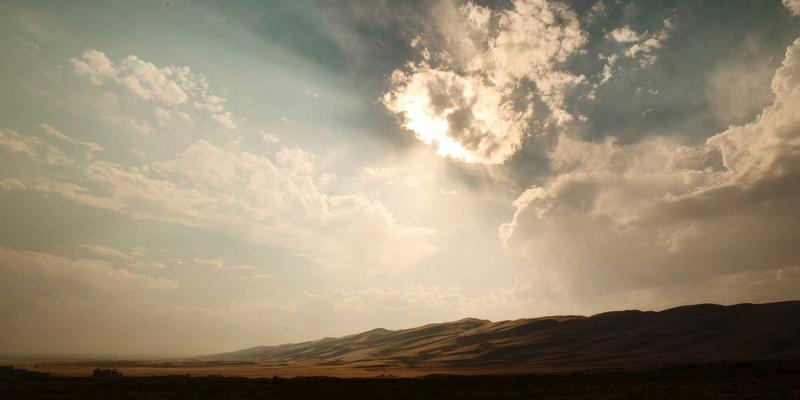 机器人末端执行器的精密心脏：揭秘高精度气动与电动夹具背后的五金传动部件